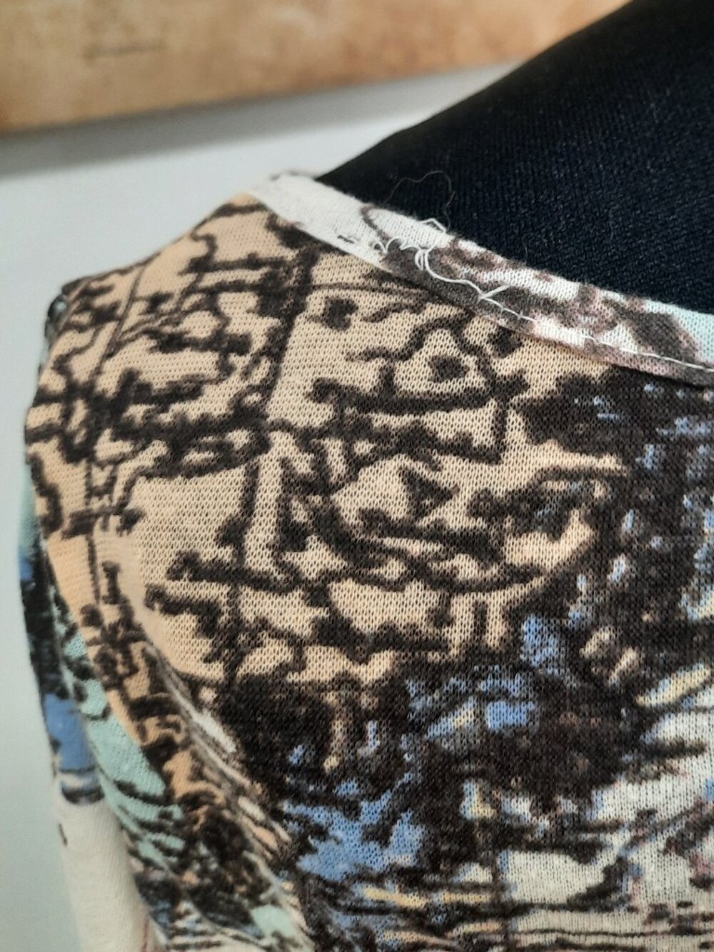 Vtg inspired world map top - Urban Outfitters brand - Picture 10 of 11